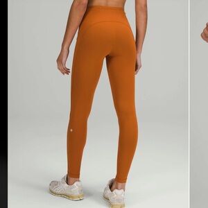 Lululemon Swift Speed High-Rise Tight 28"
Butternut Brown size 4
